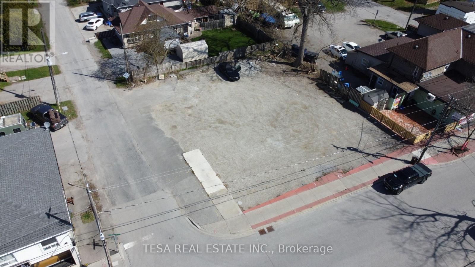924 LAKE DRIVE E