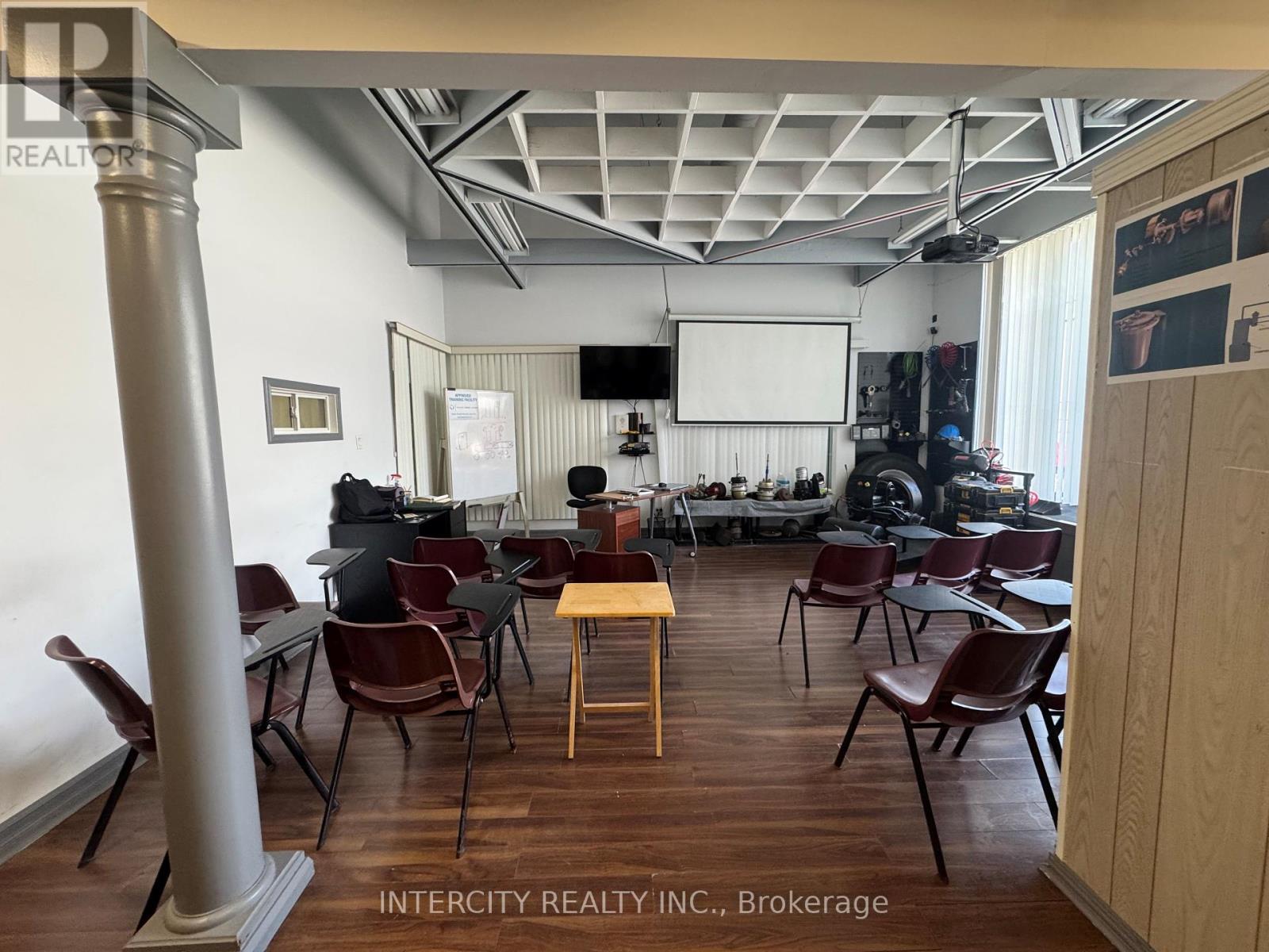 102 – 2100 STEELES AVENUE W