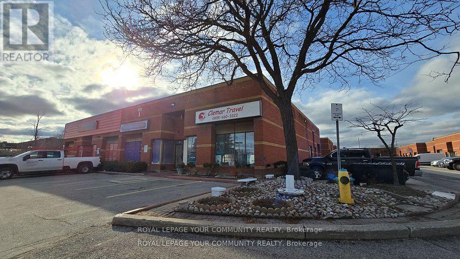 4 – 8600 KEELE STREET