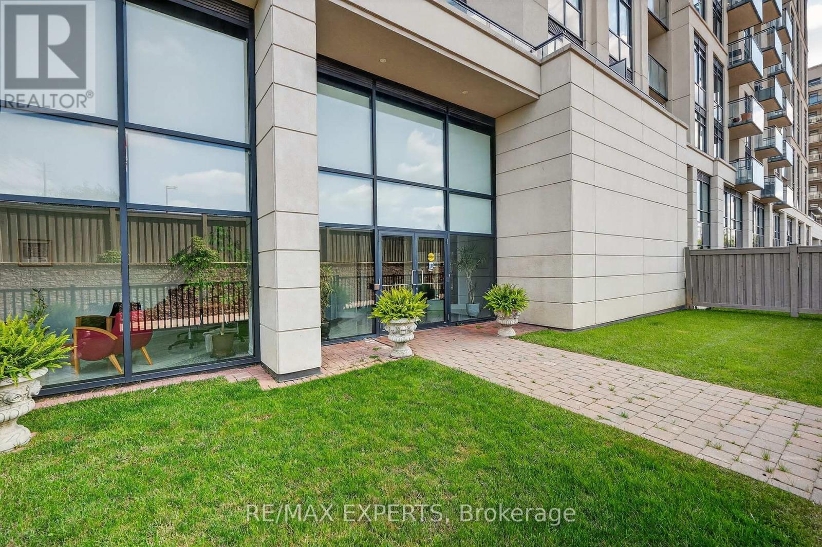 6 – 12 WOODSTREAM BOULEVARD