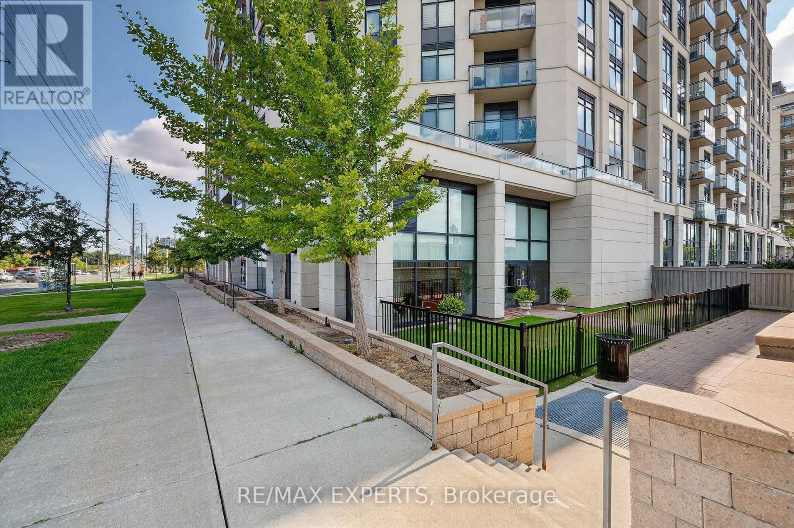 6 – 12 WOODSTREAM BOULEVARD