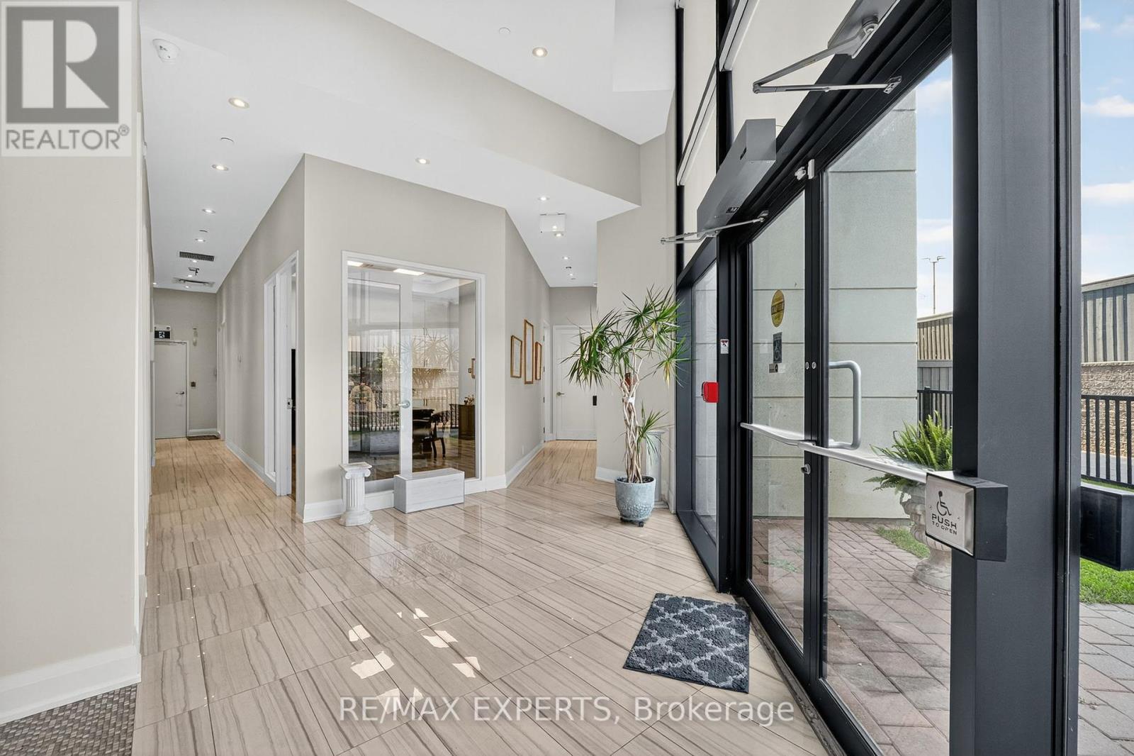 6 – 12 WOODSTREAM BOULEVARD