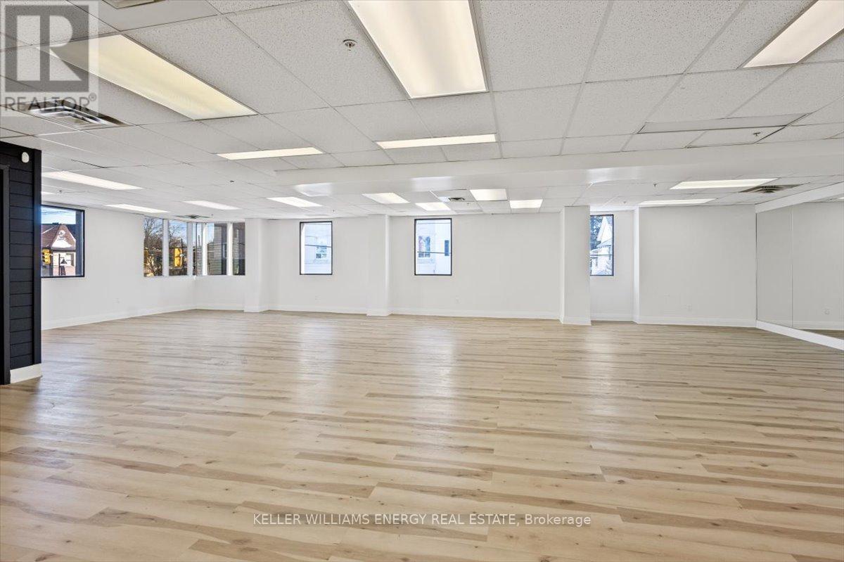 5A – 2 BROCK STREET W