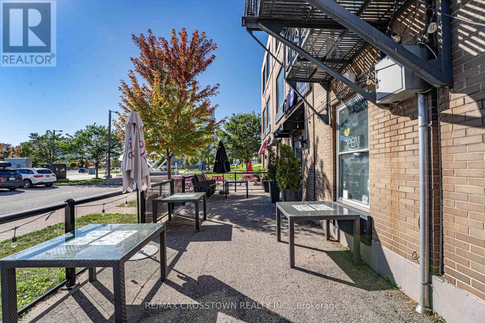 UNIT 102 – 89 DUNLOP STREET E