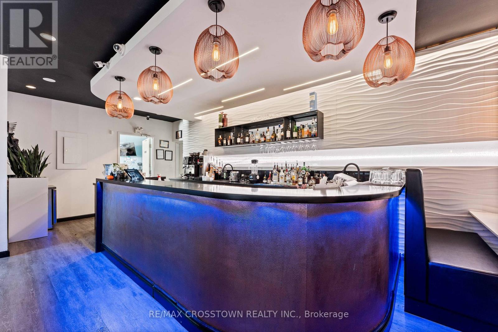 UNIT 102 – 89 DUNLOP STREET E
