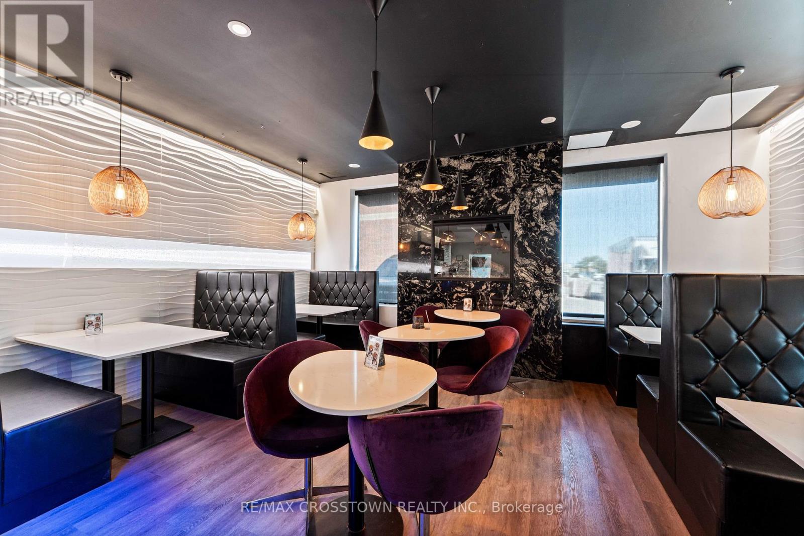 UNIT 102 – 89 DUNLOP STREET E