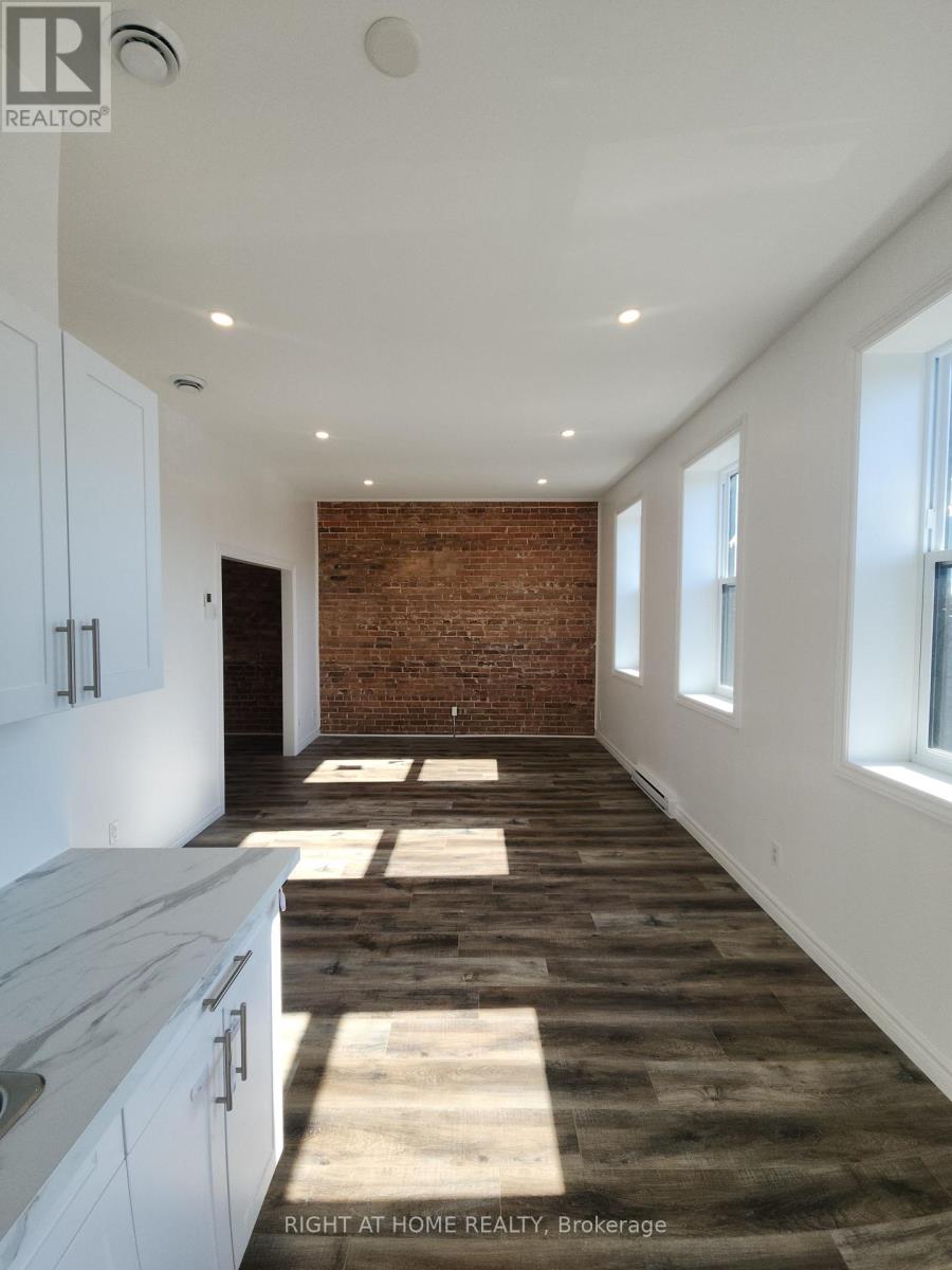 201 – 9 QUEEN STREET W