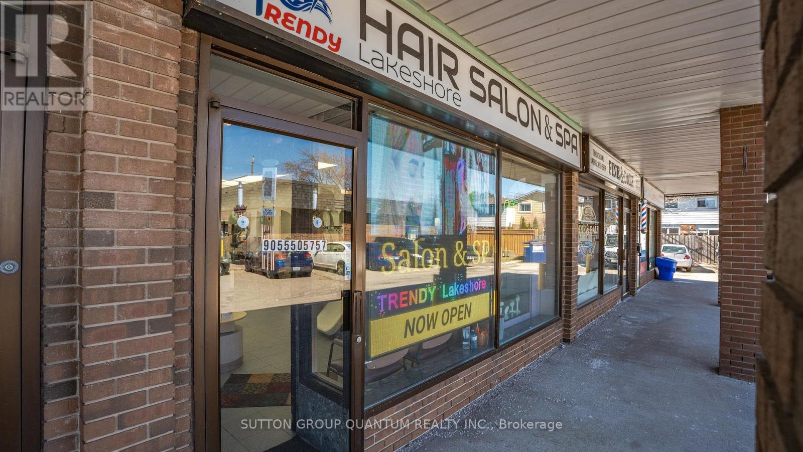 6 – 5291 LAKESHORE ROAD