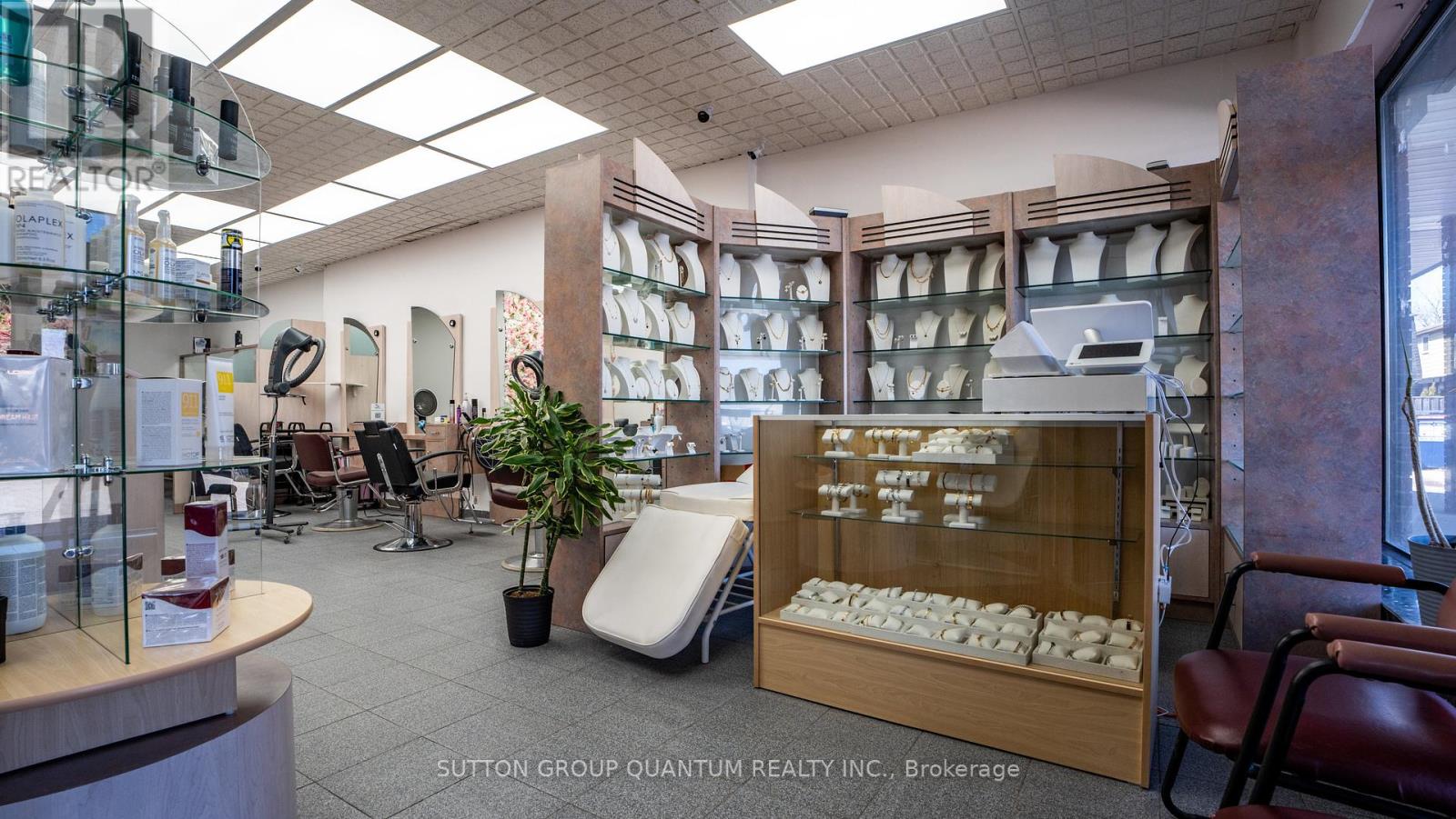 6 – 5291 LAKESHORE ROAD