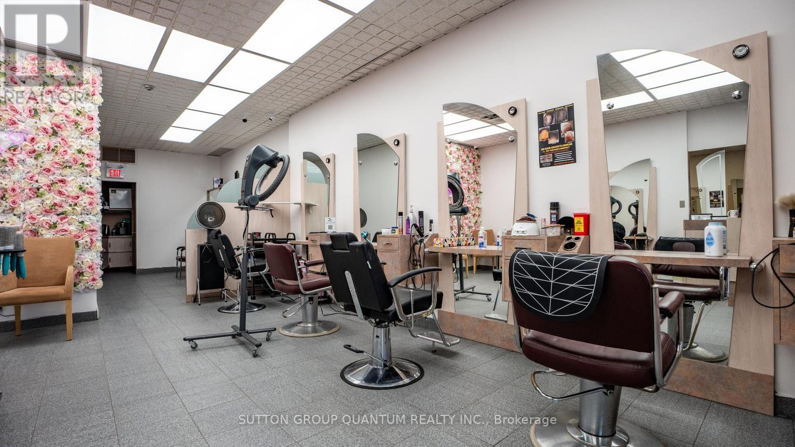 6 – 5291 LAKESHORE ROAD
