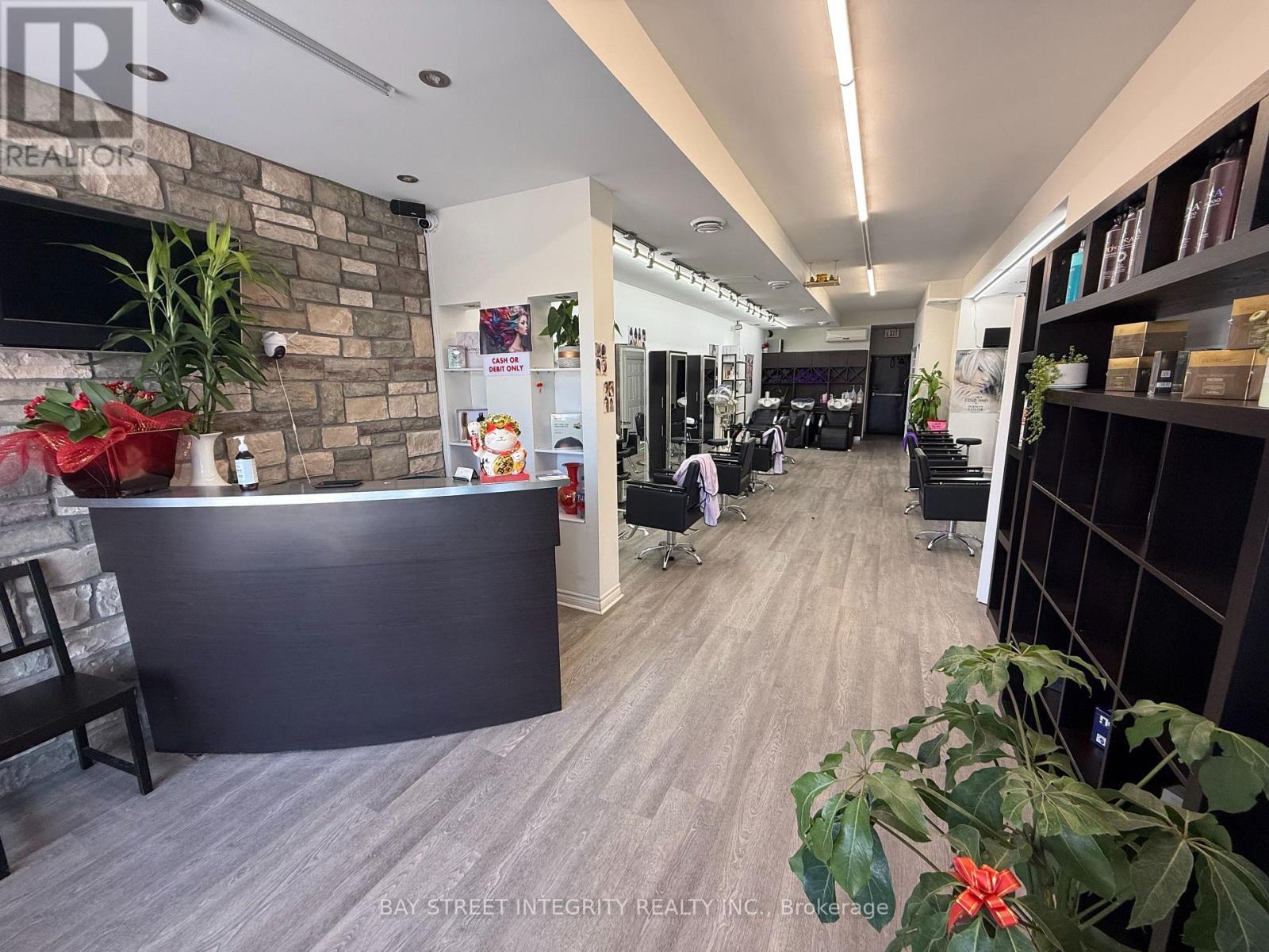 1850 LAKESHORE ROAD W