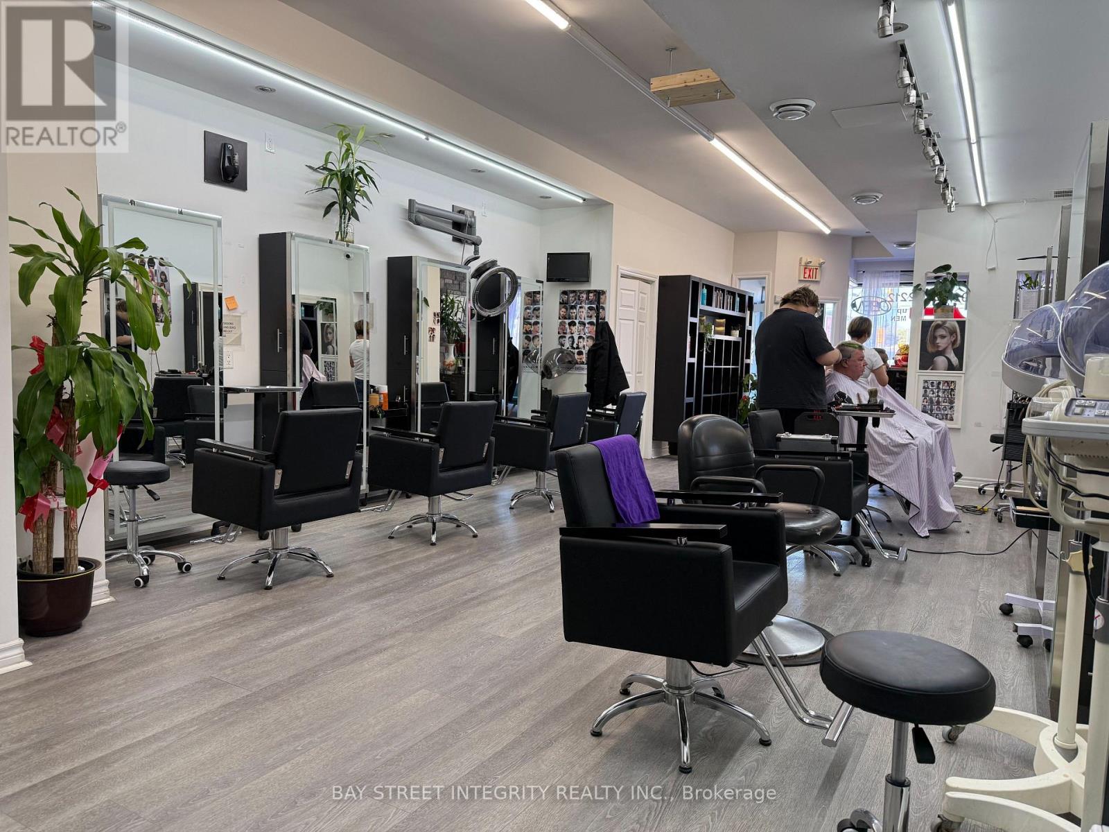 1850 LAKESHORE ROAD W