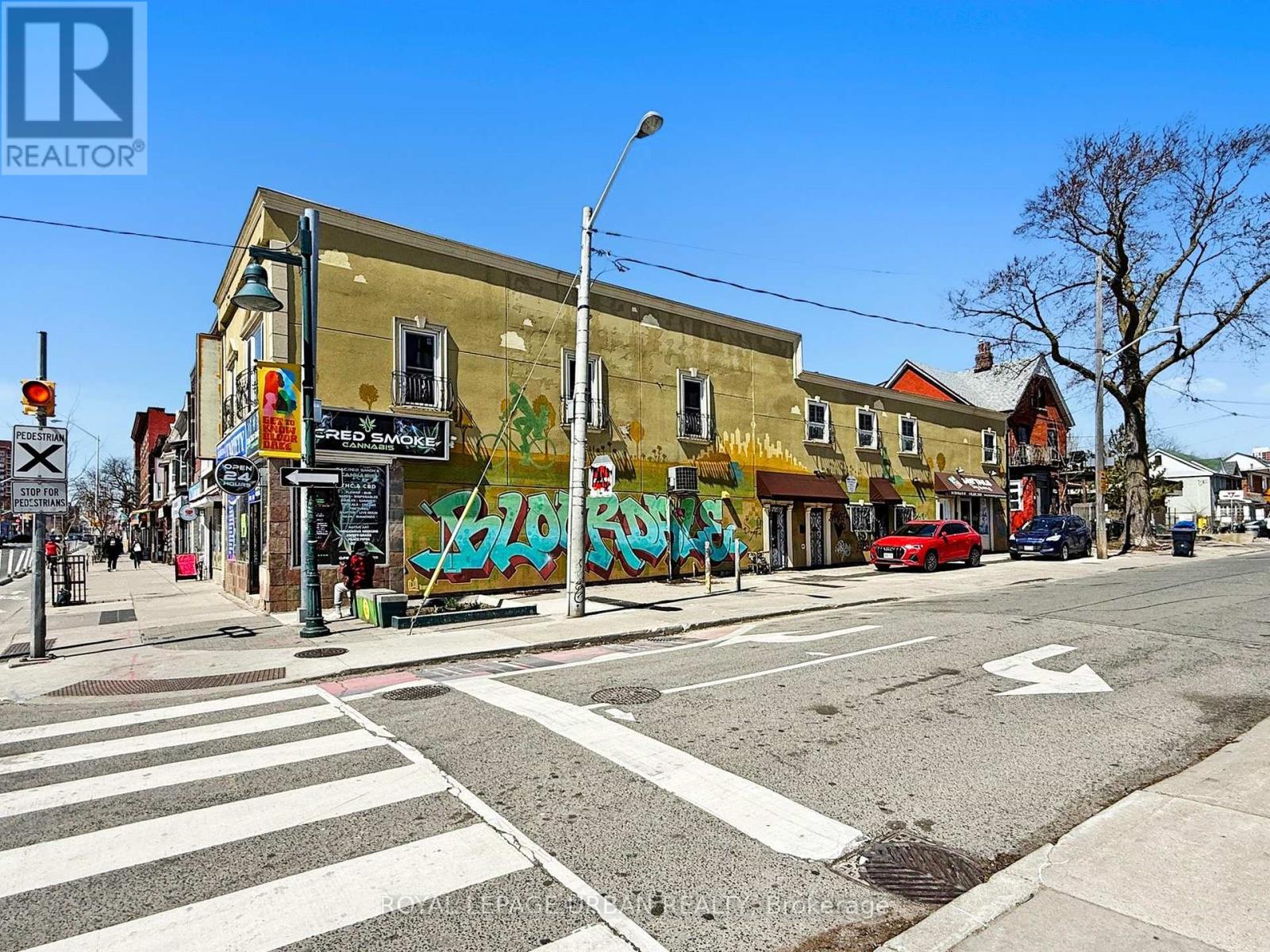 1264 BLOOR STREET W