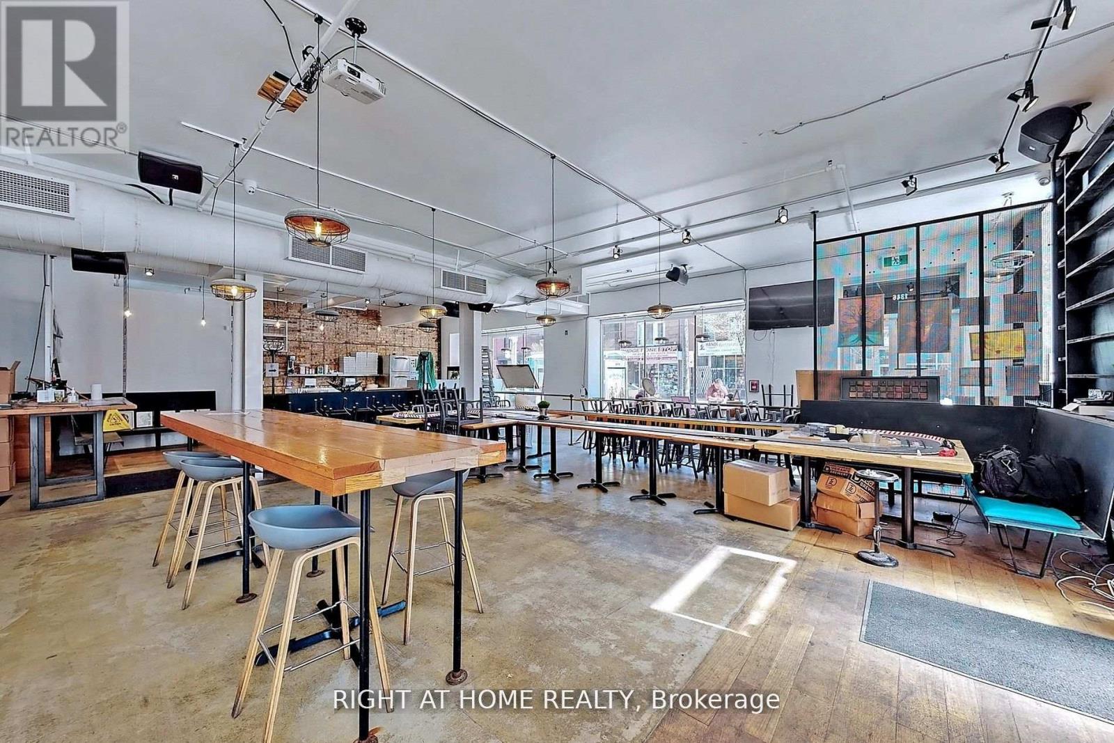 1346 QUEEN STREET W