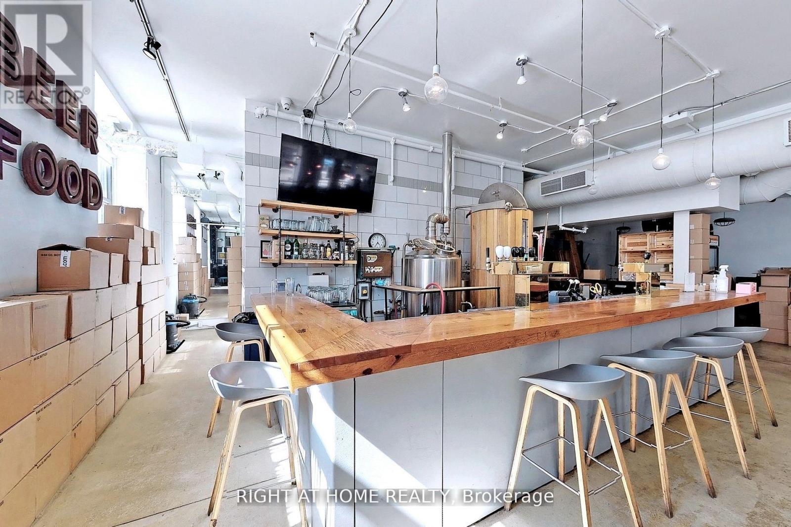 1346 QUEEN STREET W