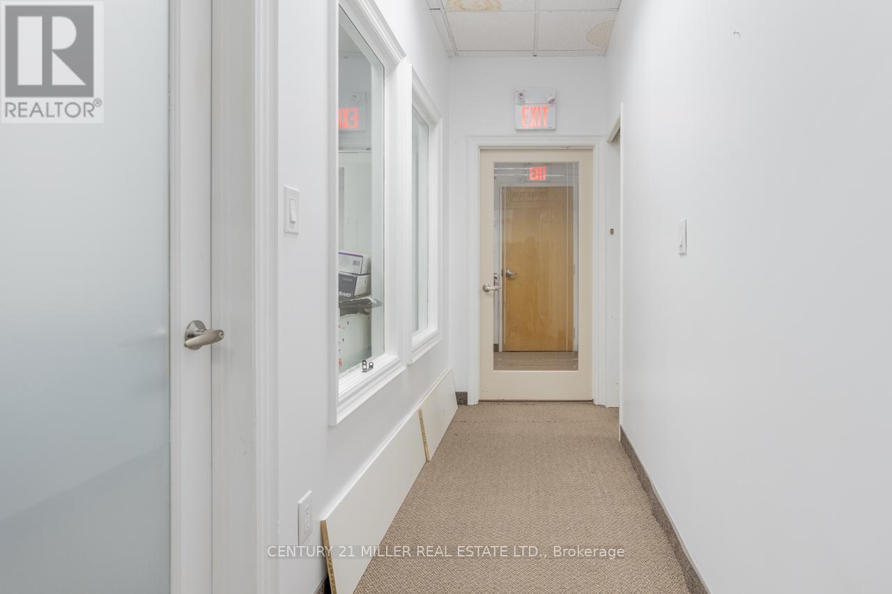 203 – 450 BRONTE STREET S