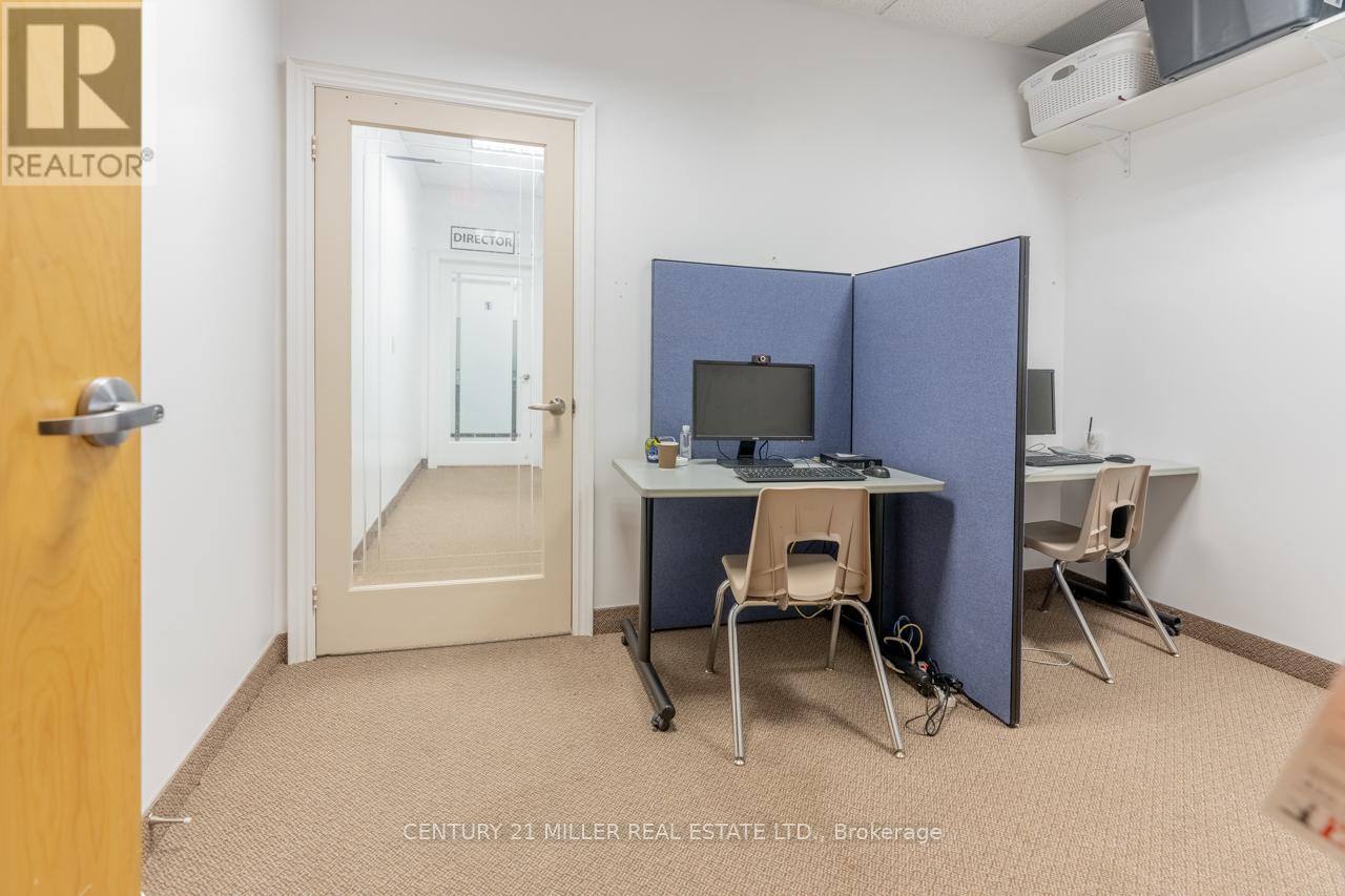 203 – 450 BRONTE STREET S
