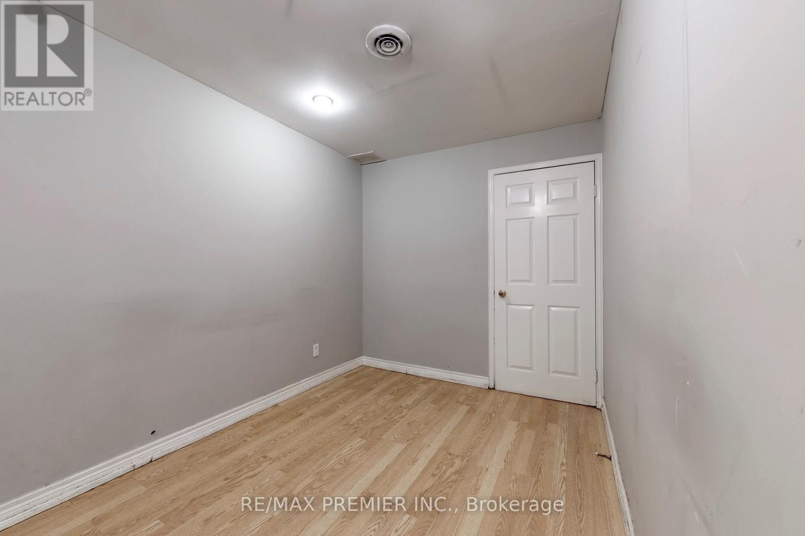 17 – 5484 TOMKEN ROAD