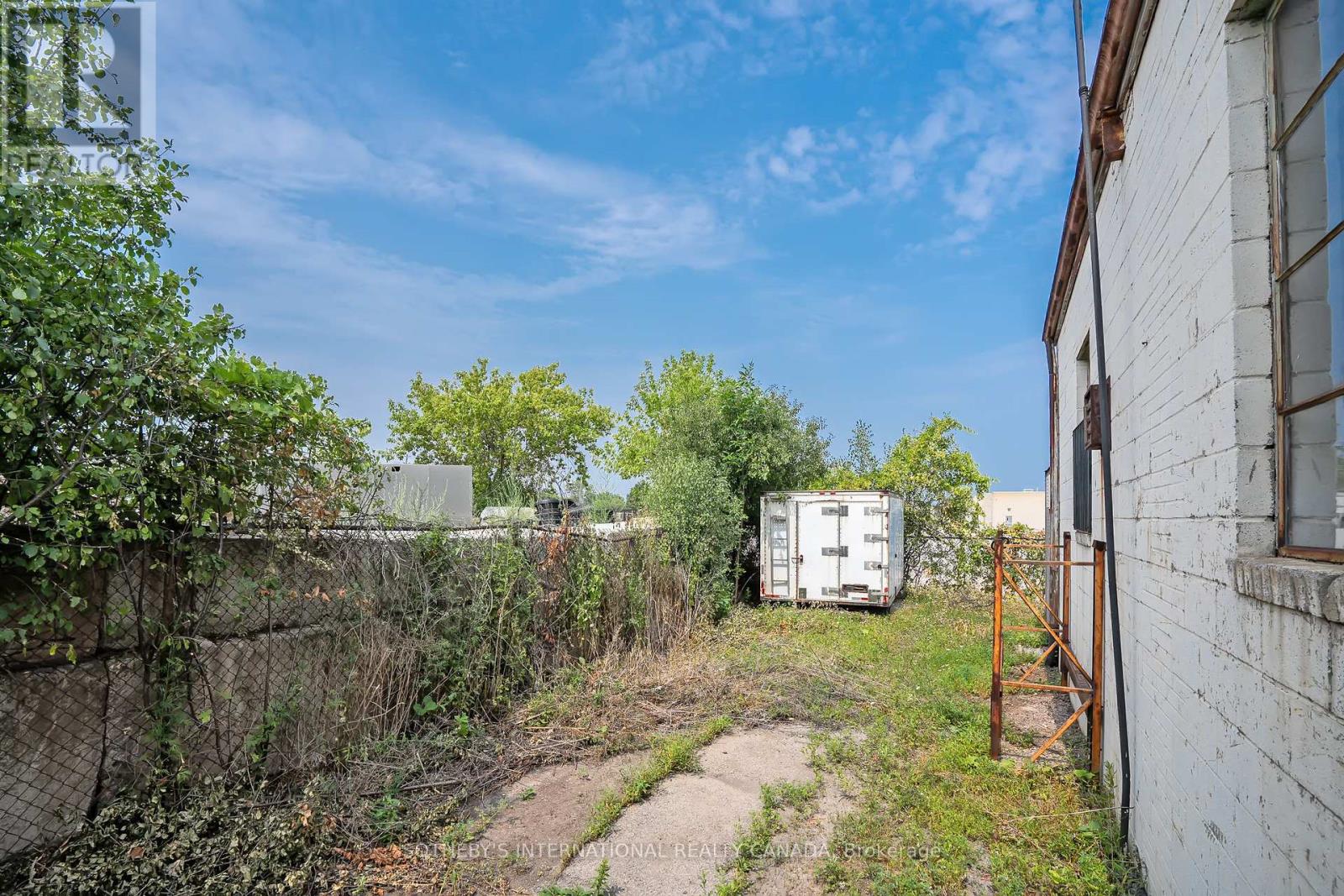 3 – 1505 SPEERS ROAD