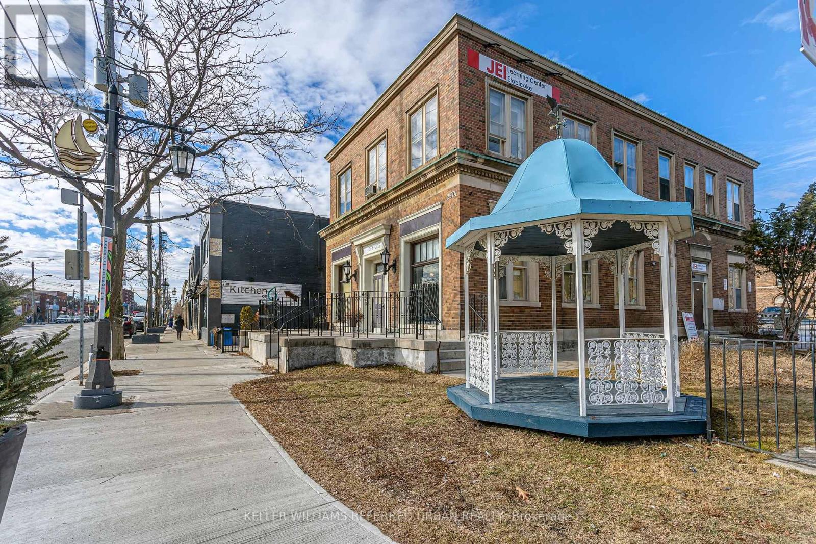 GROUND – 2974 LAKE SHORE BOULEVARD W