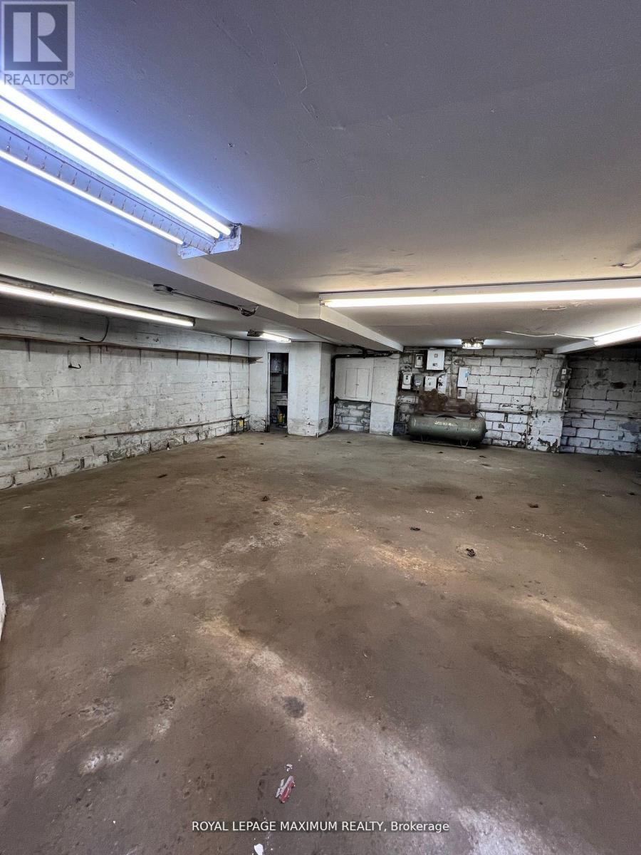 915 WESTON ROAD