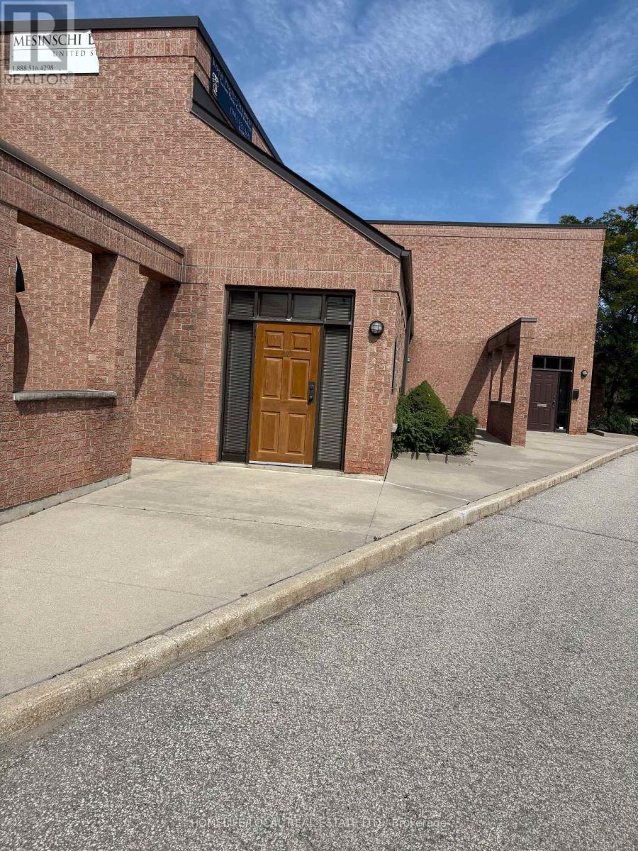 UNIT 26 – 2861 SHERWOOD HEIGHTS DRIVE