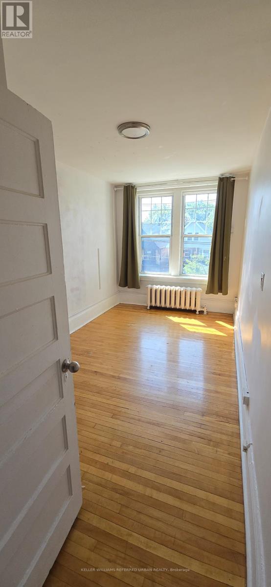 3 – 293 RONCESVALLES AVENUE