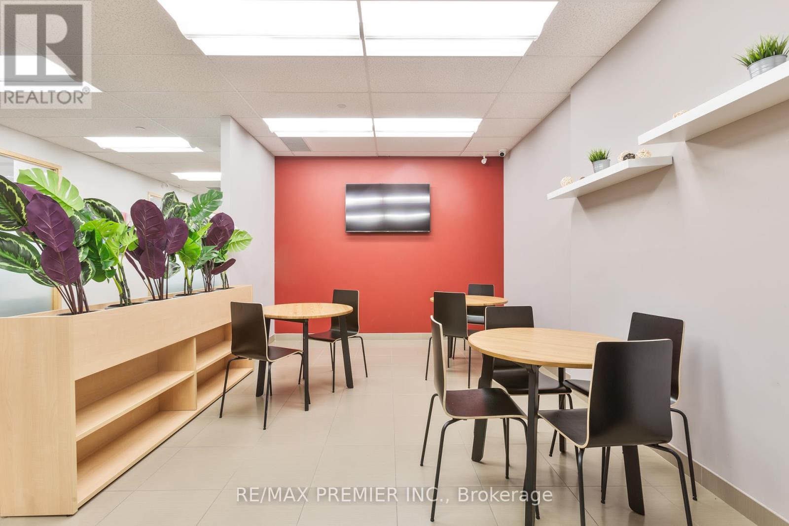 301-G – 231 OAK PARK BOULEVARD