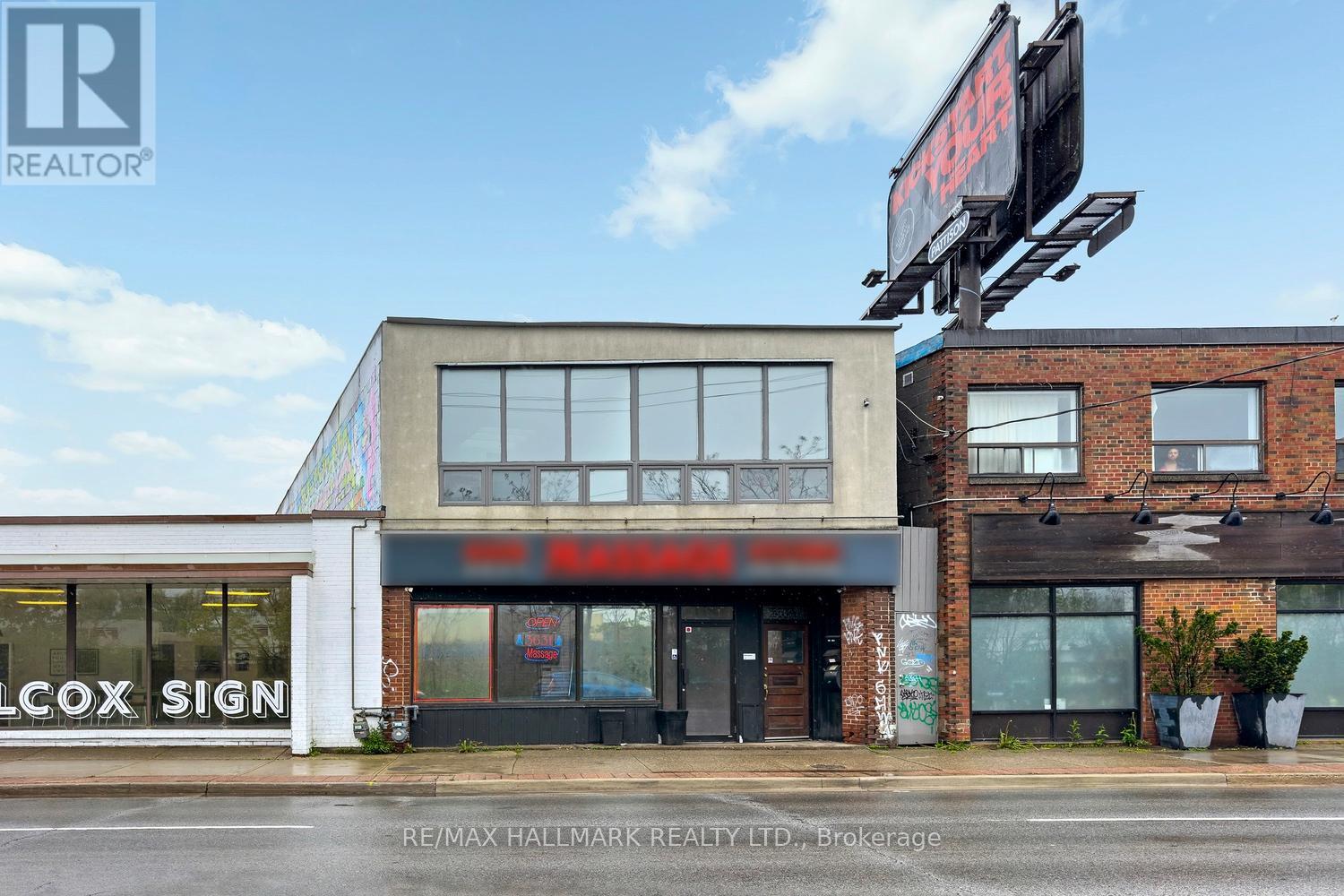 3631 DUNDAS STREET W