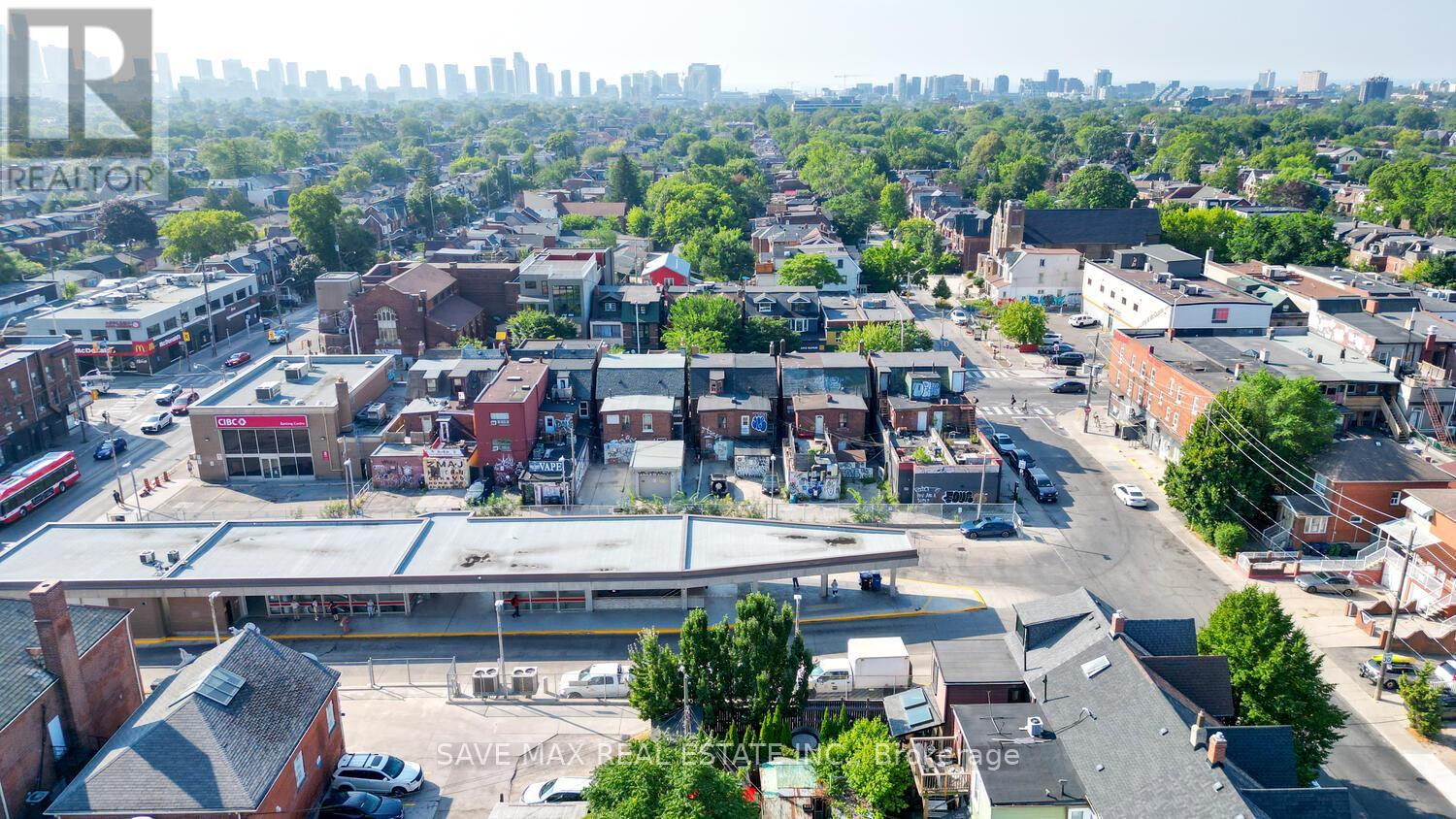 910 BLOOR STREET W