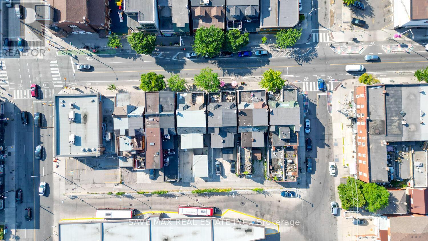 910 BLOOR STREET W