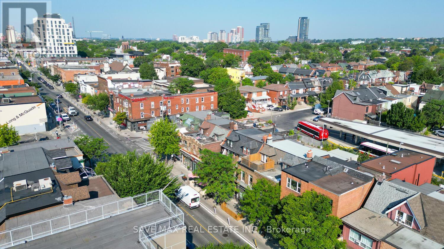 910 BLOOR STREET W