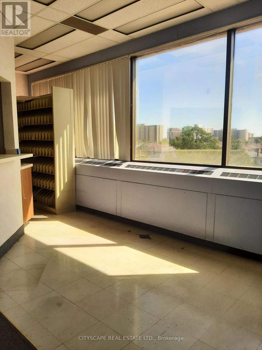 307 – 2065 FINCH AVENUE W