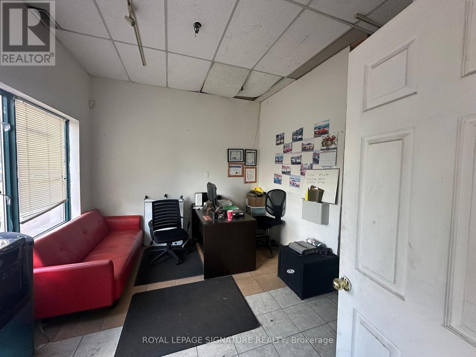 16 – 1270 FINCH AVENUE W