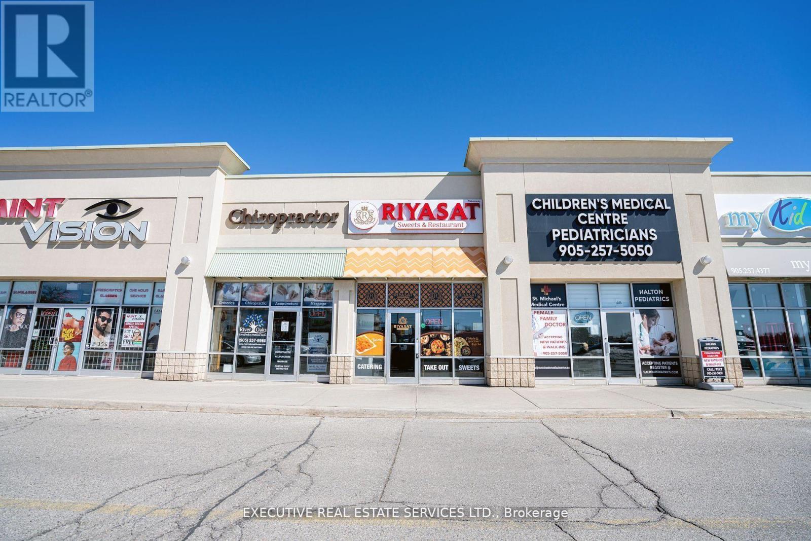 7 – 478 DUNDAS STREET W