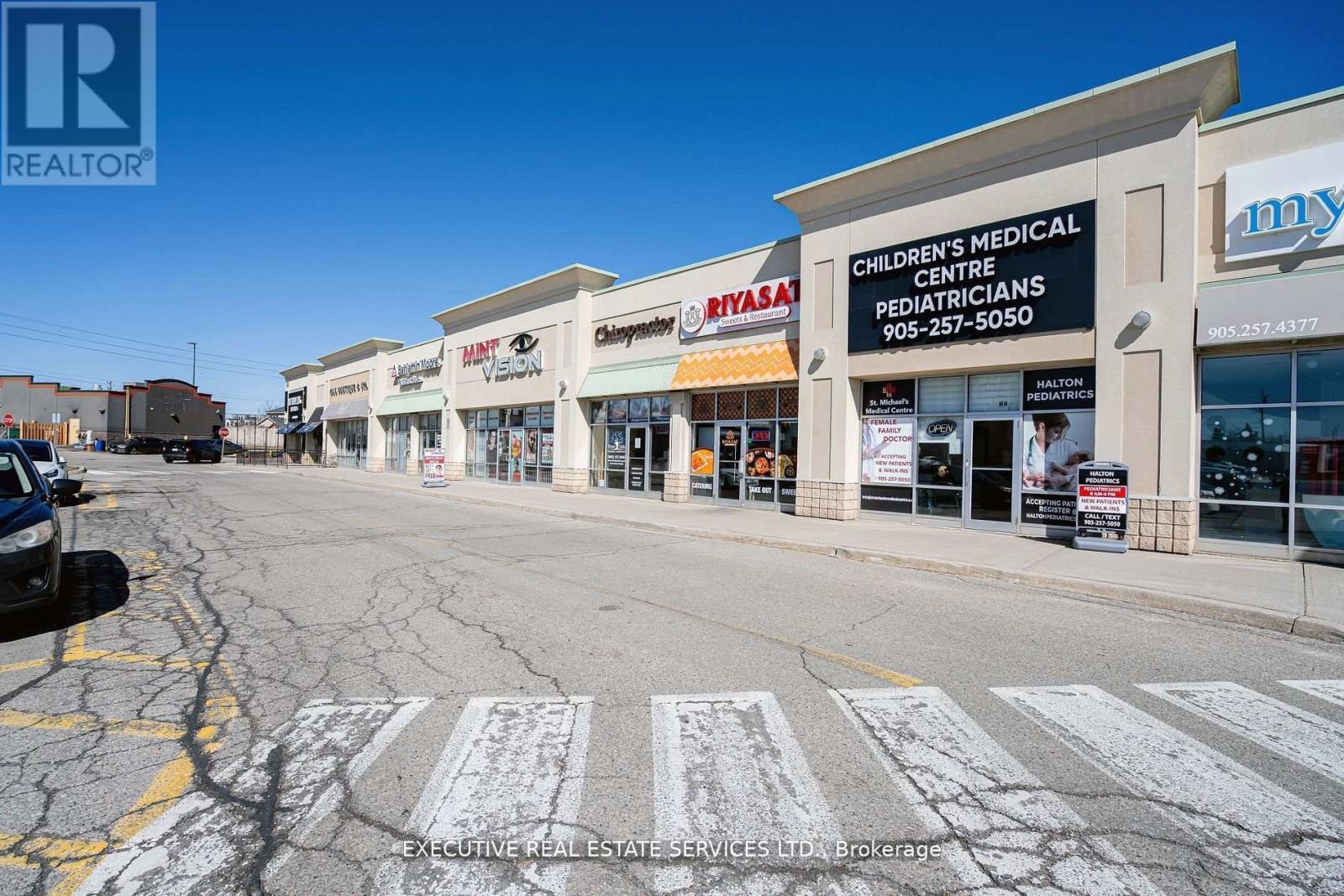 7 – 478 DUNDAS STREET W