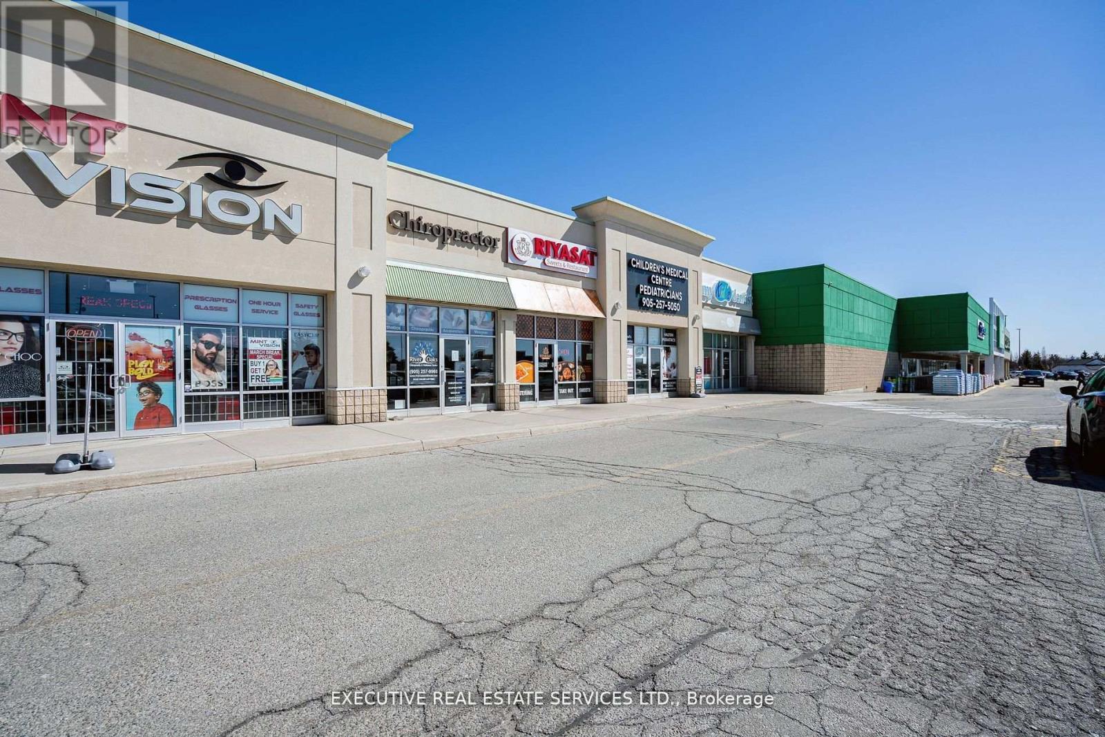 7 – 478 DUNDAS STREET W
