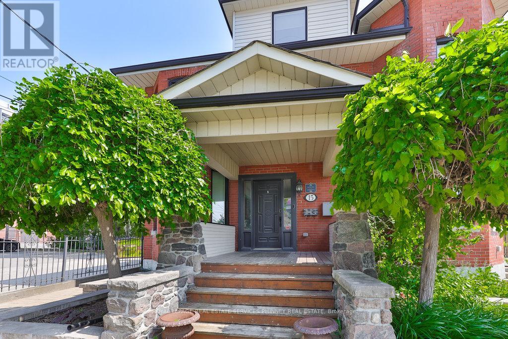 15 MISSISSAUGA ROAD S