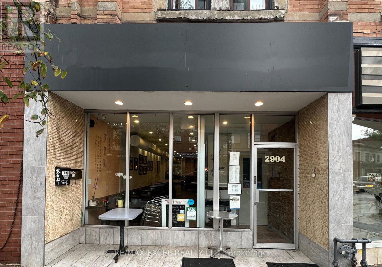2904 DUNDAS STREET W