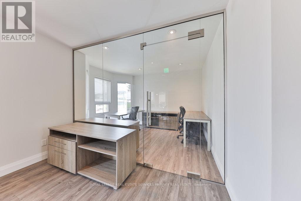 UPPER – 15 MISSISSAUGA ROAD S