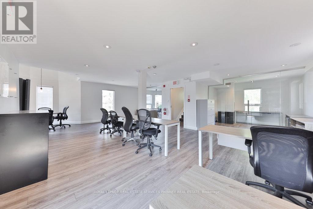 UPPER – 15 MISSISSAUGA ROAD S