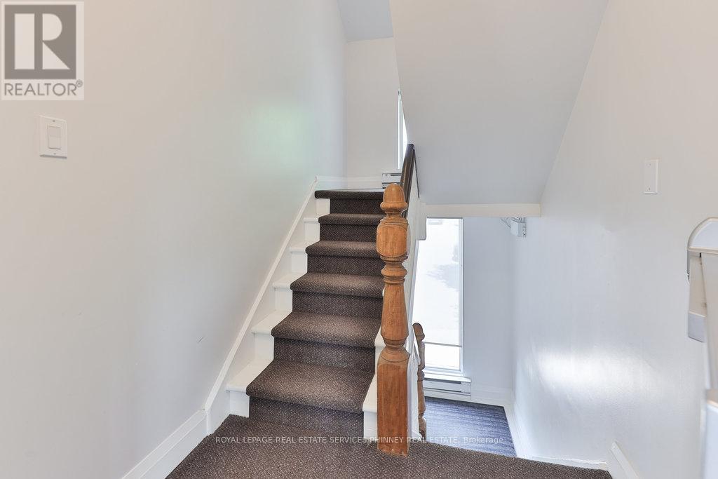 UPPER – 15 MISSISSAUGA ROAD S