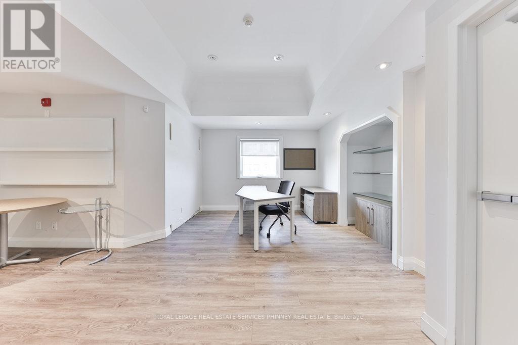 UPPER – 15 MISSISSAUGA ROAD S