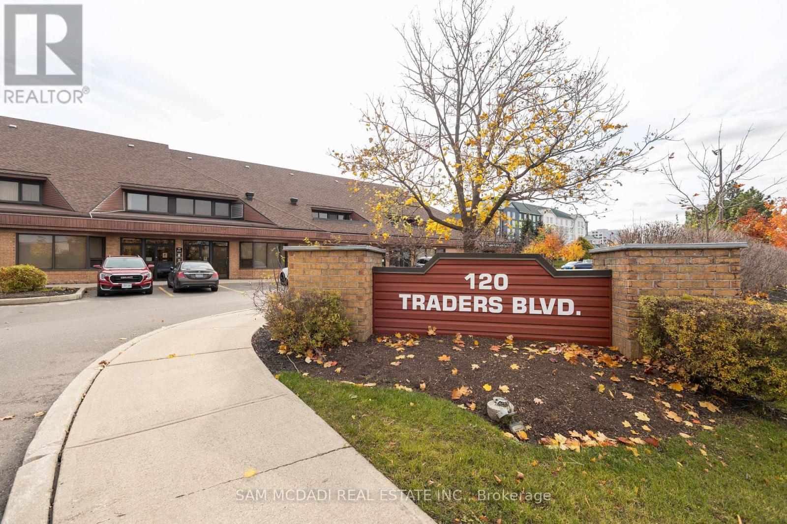 204 – 120 TRADERS BOULEVARD E