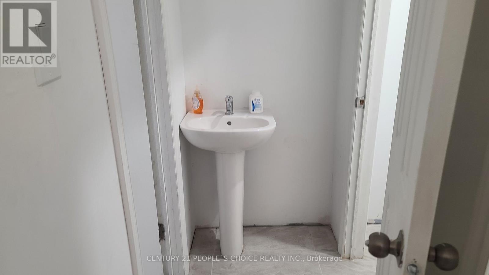 5 – 2400 FINCH AVENUE W