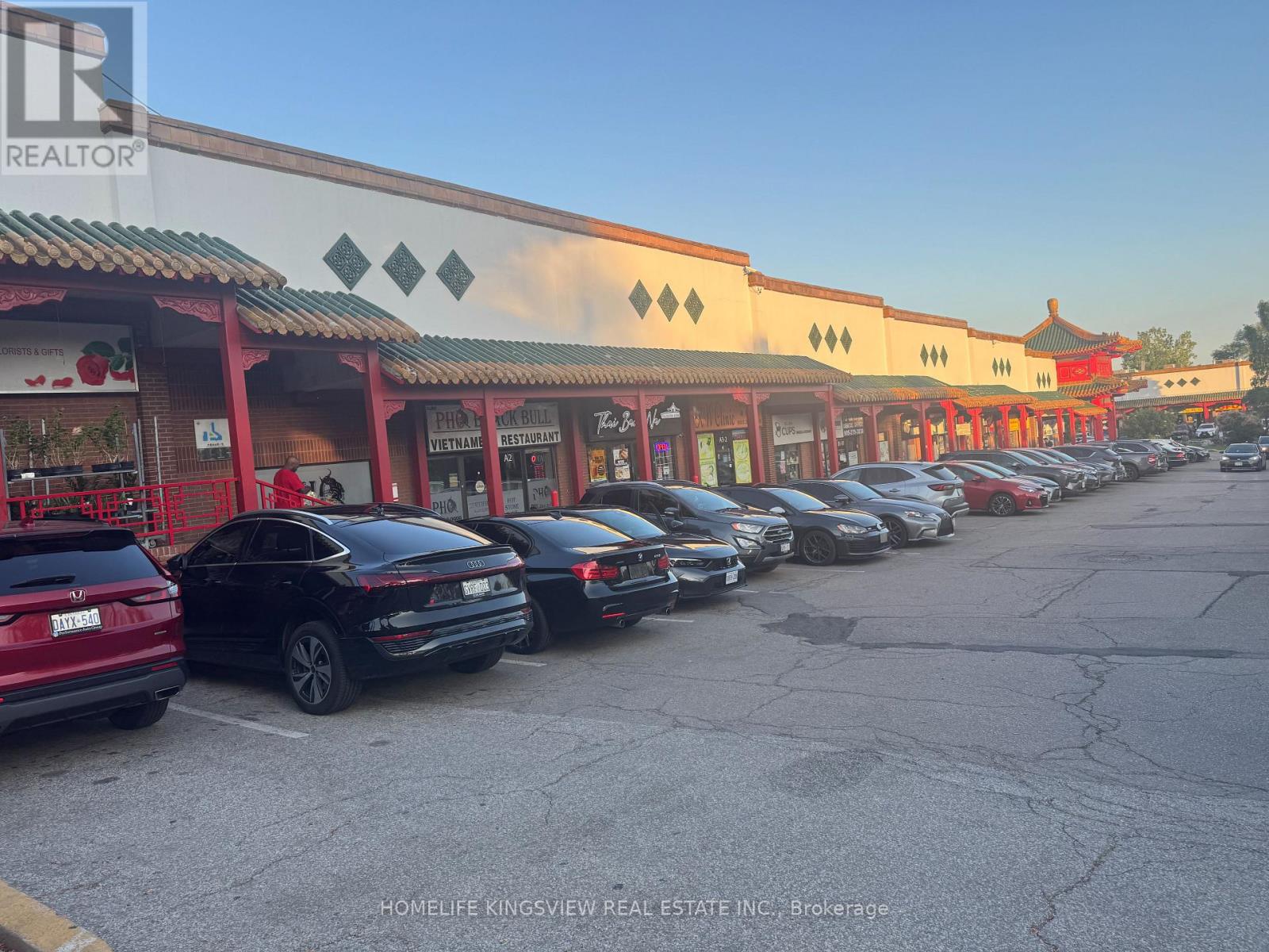 A2 – 888 DUNDAS STREET E