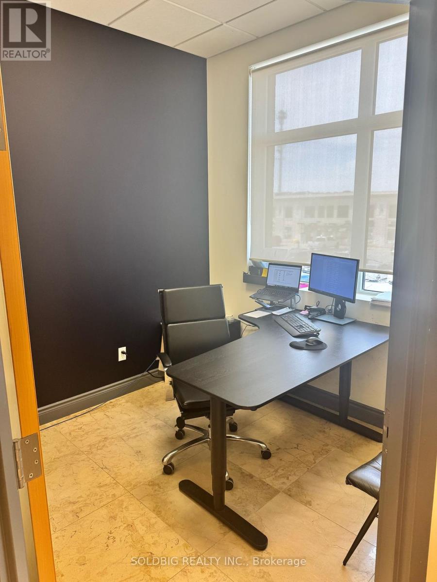 211 – 450 BRONTE STREET S