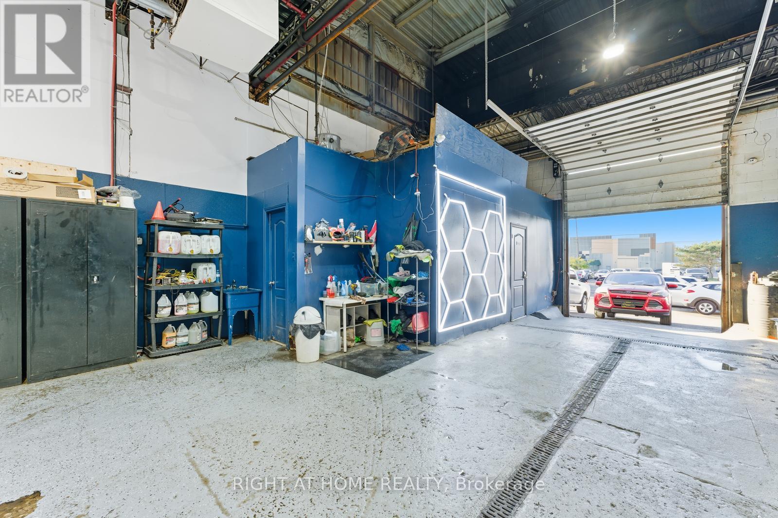 36 – 1400 AIMCO BOULEVARD N