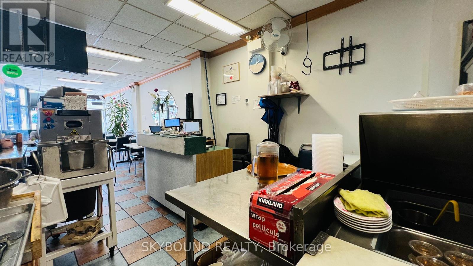 1 – 1772 ST CLAIR AVENUE W