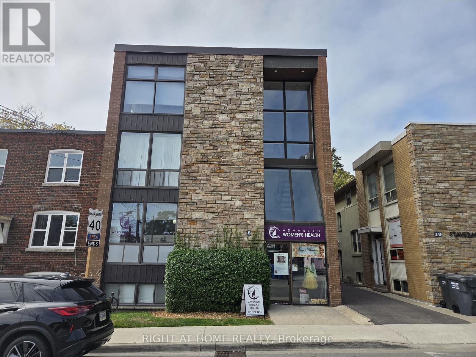 401 – 8 STAVEBANK ROAD N